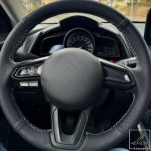 車用ステアリングホイールカバー 人工革編み マツダ 3 アクセラ 2017-2018 マツダ 6 アテンザ CX-3 CX-5 CX-9 カーアクセサリー 部品 カスタムパーツ