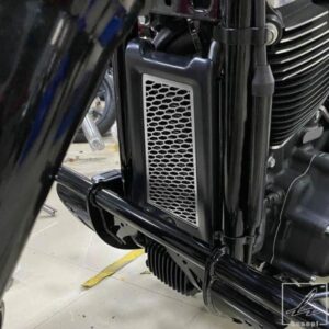 ラジエーターグリルオイルクーラーガードカバー ソフテイル ファットボーイ ボブ スポーツグライド ローライダー ソフテイル スリム 2018-2022用