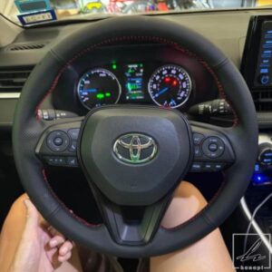トヨタ RAUV 2019-2024 アバロン 2019-2022 用 カスタム 手縫い マイクロファイバーレザー カーステアリングホイールカバーアクセサリー