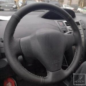 車用ステアリングホイールカバー 滑り止め人工革ステアリングホイール編み込み トヨタ RAV4 VIOS YARIS 2006-2012 カーアクセサリー