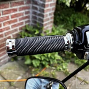 汎用ハンドグリップ 1インチ25MMハンドルバー ハーレーツーリング スポーツスター 883 1200 XR XL ダイナ ソフテイル VRSC カスタムバイクハンドルバー用 部